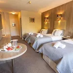 Station House 4*