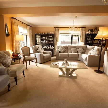 לינה וארוחת בוקר Station House