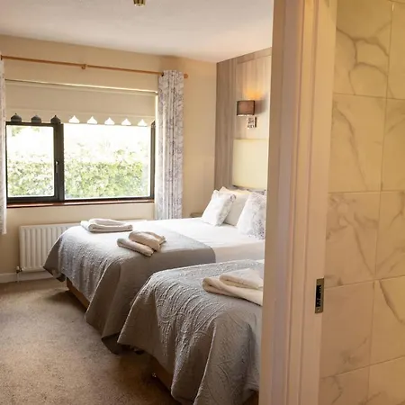 Station House Эннистимон