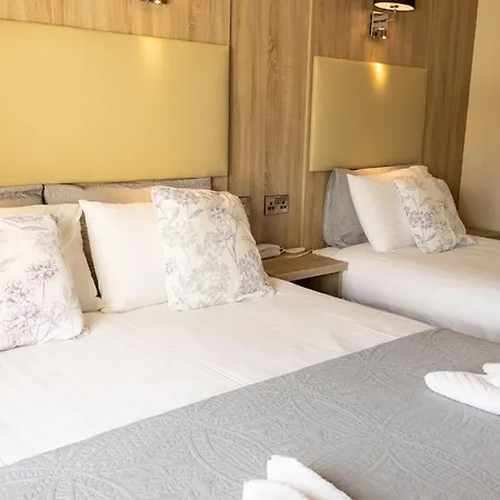 Station House 4*