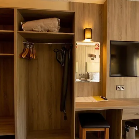 车站之家住宿加早餐旅馆 住宿加早餐酒店 恩尼斯泰蒙