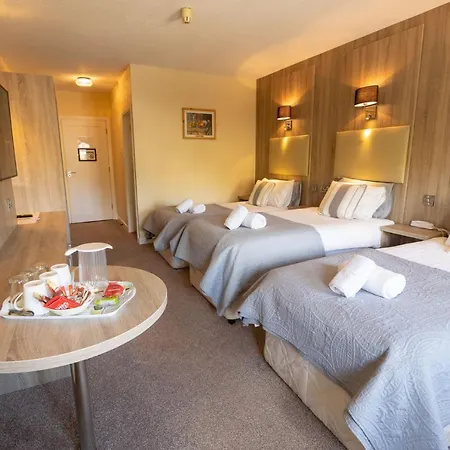 Station House 4*