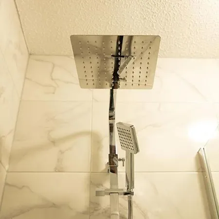 车站之家住宿加早餐旅馆 恩尼斯泰蒙