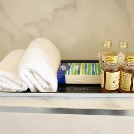 לינה וארוחת בוקר Station House אניסטימון