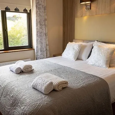 Station House 4* אניסטימון