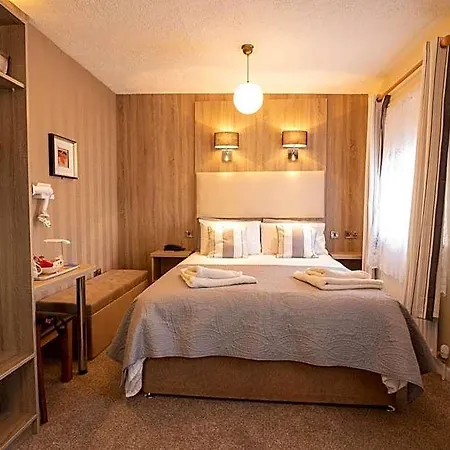 Station House 4*