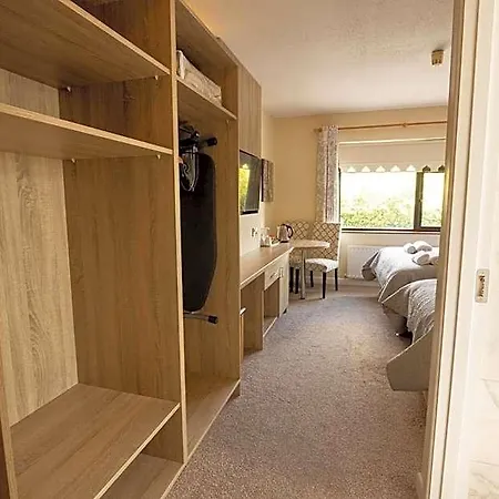 Station House 4*