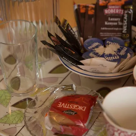 לינה וארוחת בוקר Station House אניסטימון