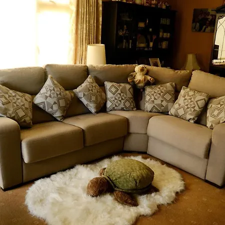 לינה וארוחת בוקר Station House אניסטימון