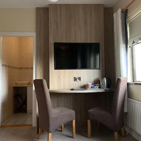 车站之家住宿加早餐旅馆 恩尼斯泰蒙