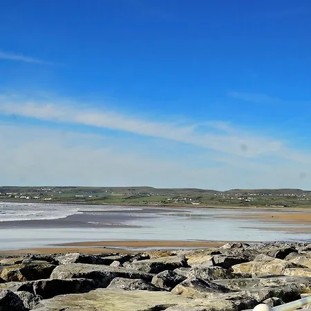 לינה וארוחת בוקר Station House אניסטימון