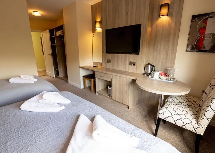 Station House 4* إينيستيمون